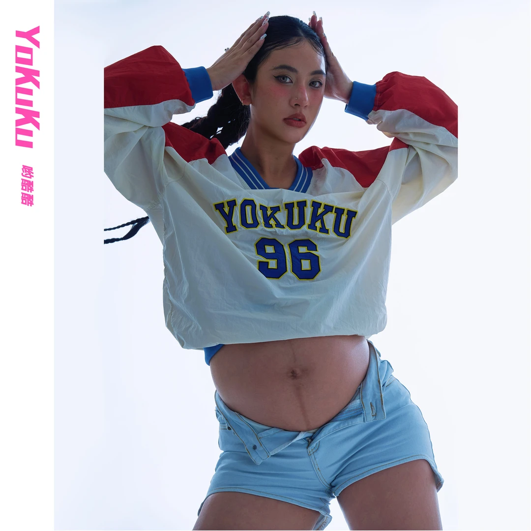 哟酷酷（亲爱的你）美式复古运动风V领撞色拼接情侣套头长袖卫衣