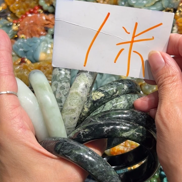 岫玉未镶嵌岫玉吊坠