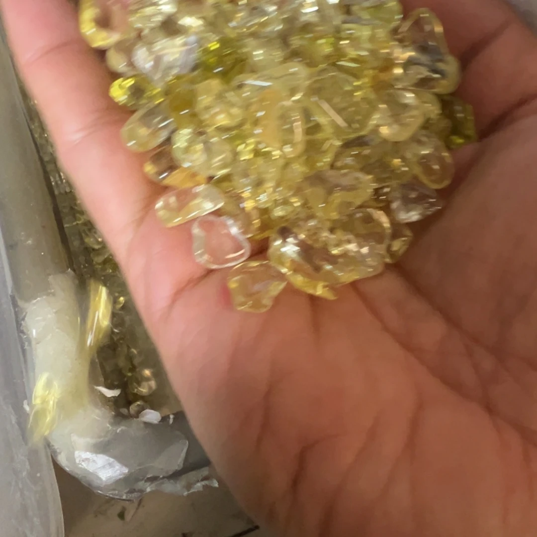 水晶摆件未镶嵌高透黄水晶碎石两百克