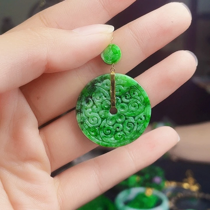 翡翠18K金镶嵌颈饰多样性