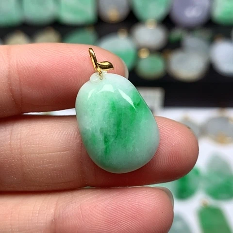 翡翠吊坠(不含链)18K金镶嵌