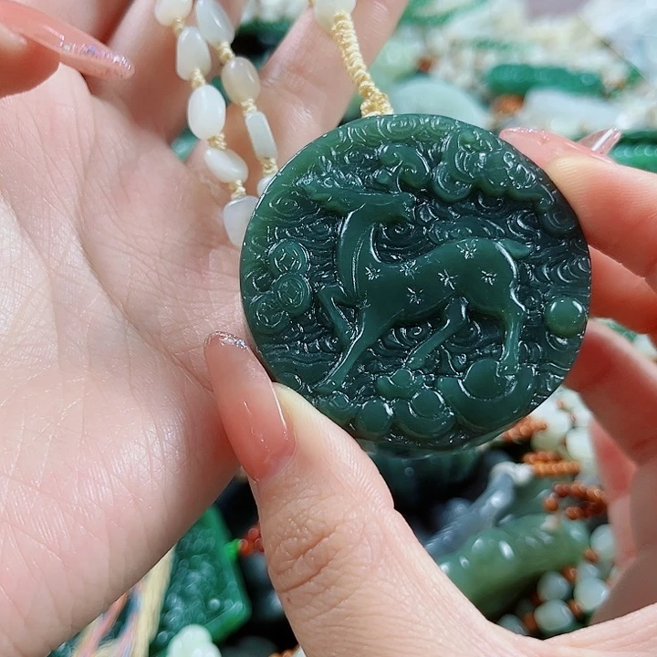 和田玉未镶嵌颈饰