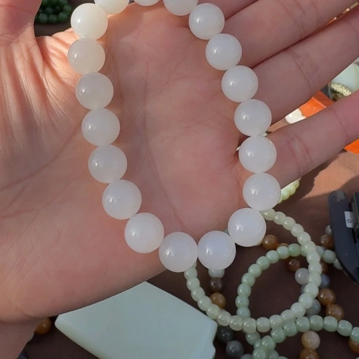 和田玉未镶嵌颈饰卡10大学生