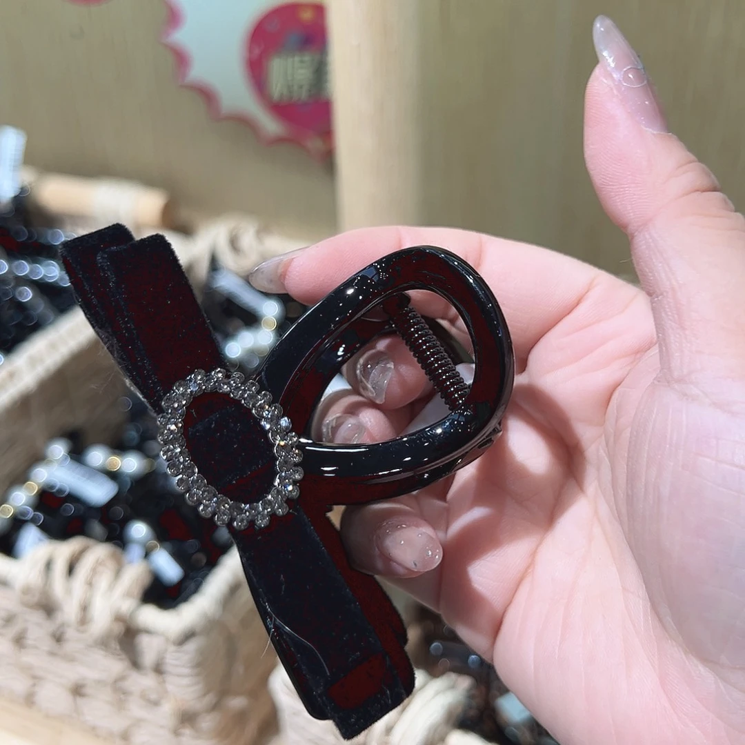 非金属黑色钻钻蝴蝶结八公分抓夹