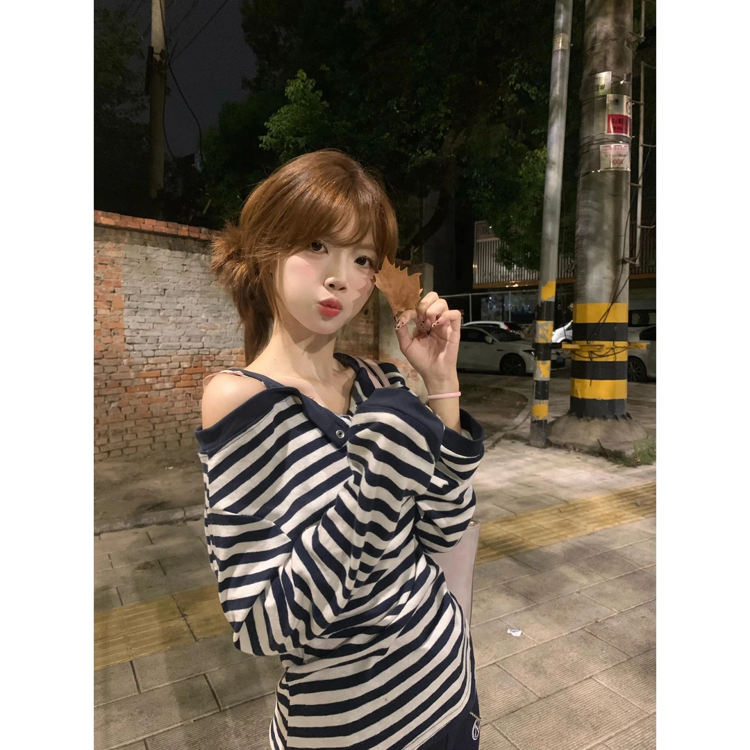 韩系条纹一字肩露锁骨长袖t恤女秋季辣妹宽松显瘦露肩假两件上衣