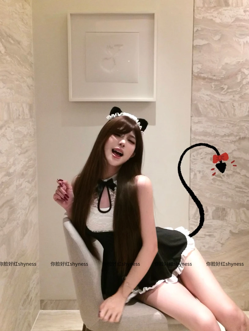 你脸好红shyness-傲娇猫咪-原创甜美蕾丝女仆风黑白睡裙