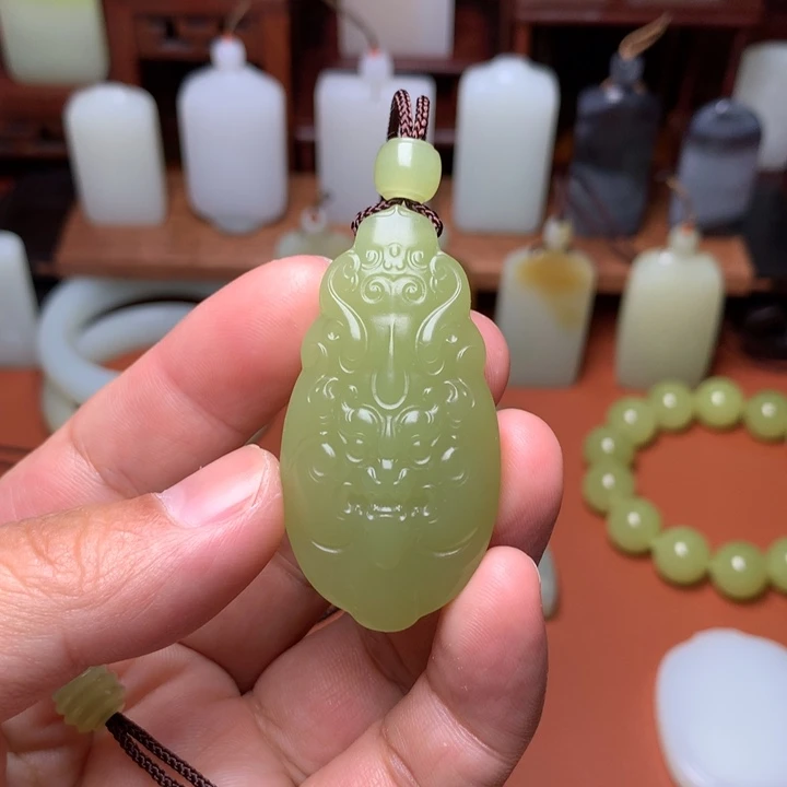 颈饰未镶嵌和田玉开**乐