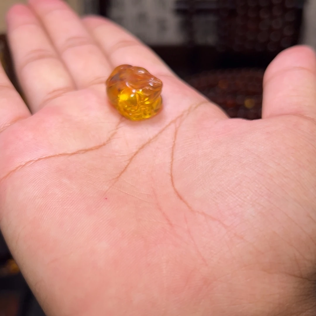 琥珀未镶嵌颈饰金蟾