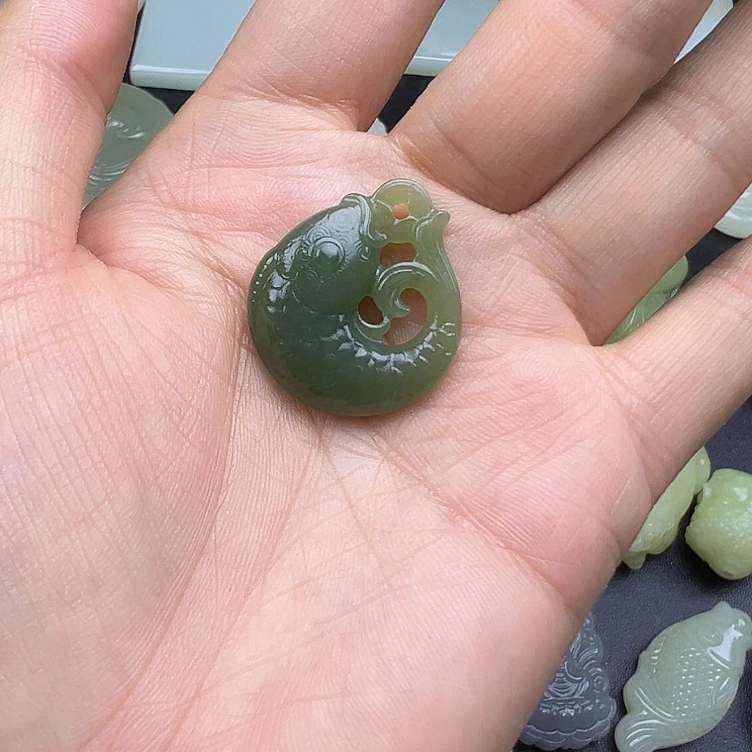 和田玉未镶嵌吊坠(赠链)小*