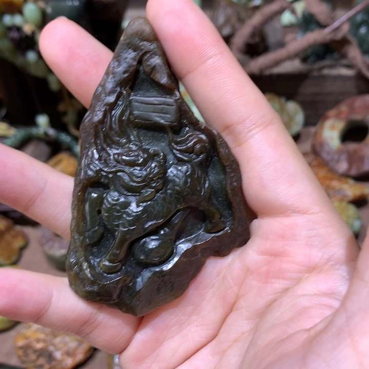 未镶嵌岫岩河磨玉（透闪石质玉）挂件