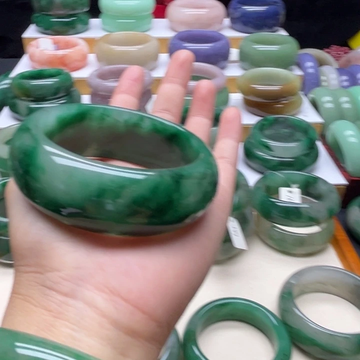 石英质玉（非洲翠）未镶嵌手镯