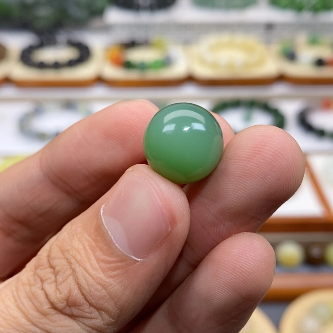 和田玉珠子未镶嵌不****。