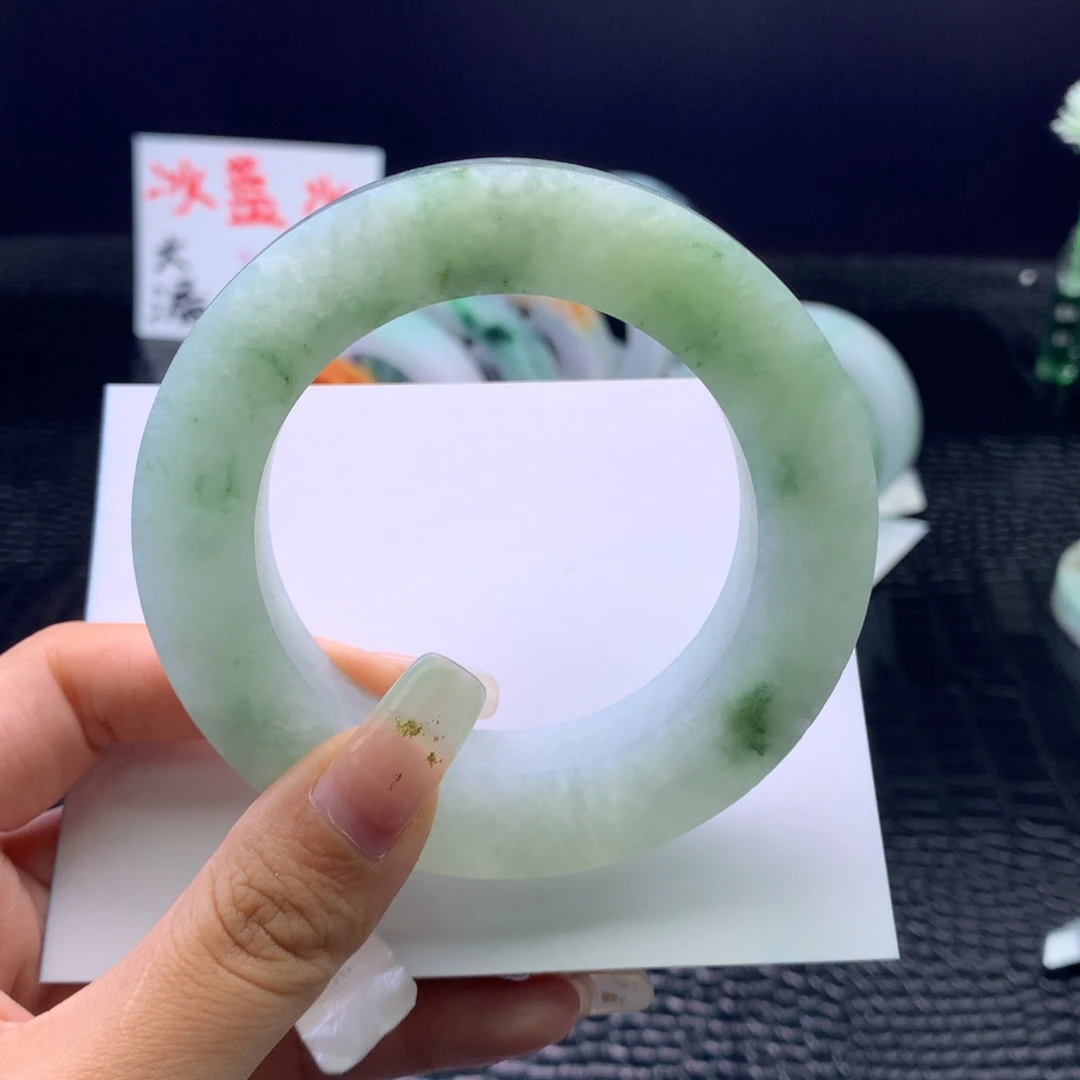 用***5定制翡翠未镶嵌手镯