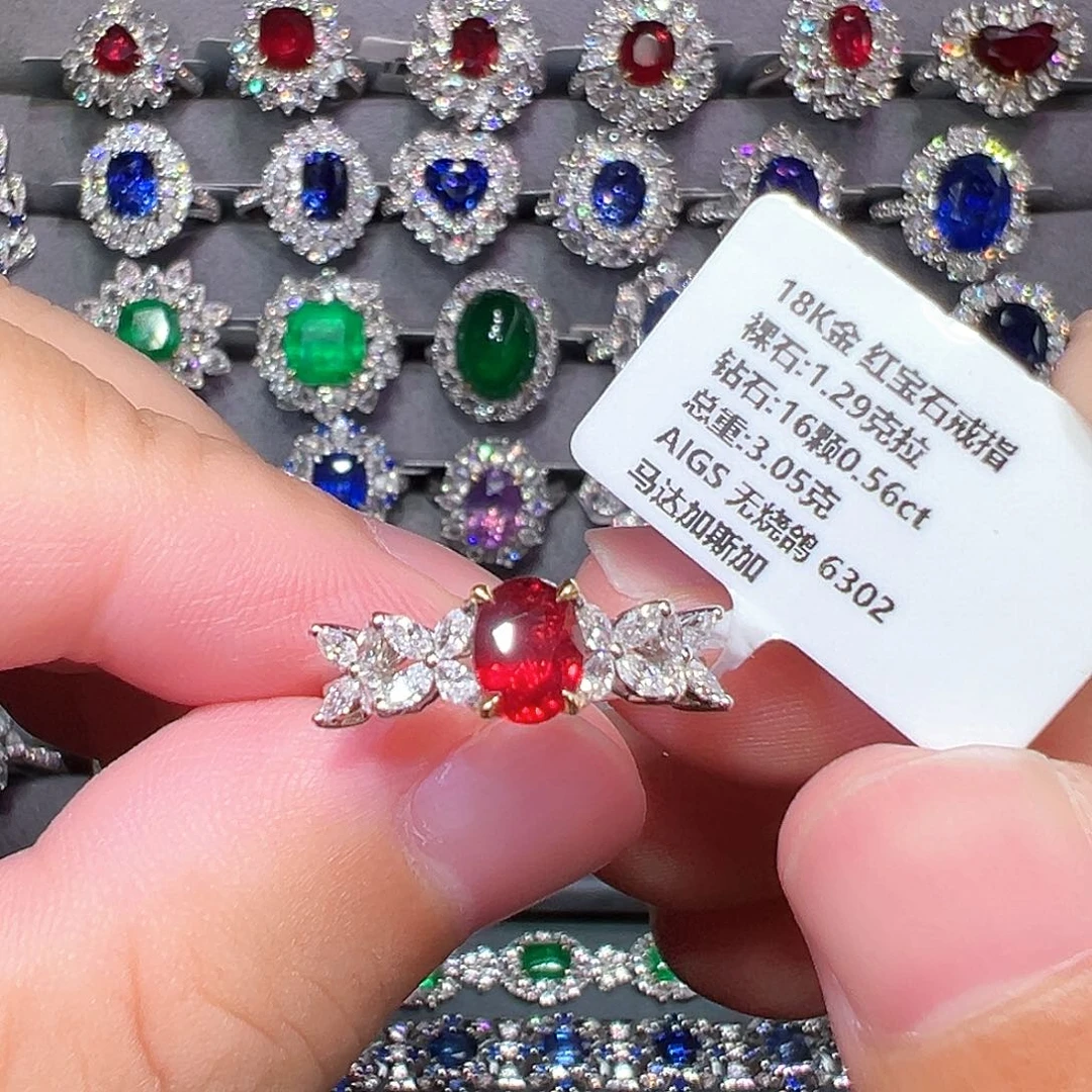 红宝石戒指18K金镶嵌