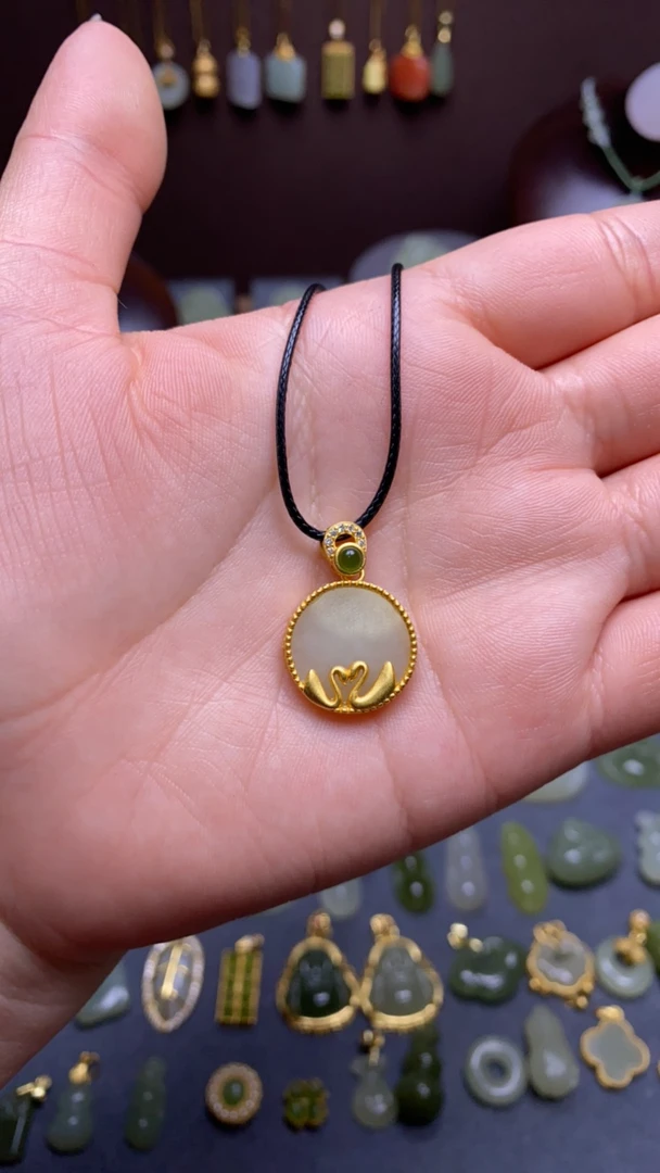 和田玉平安扣16*24精致吊坠