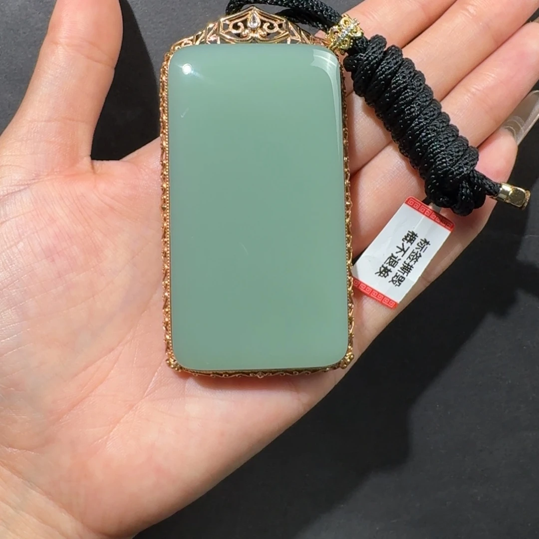 天***魂和田玉（碧玉）18K金镶嵌颈饰