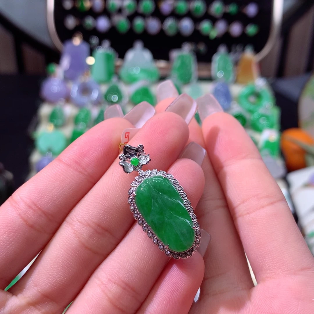 翡翠颈饰18K金镶嵌翡翠