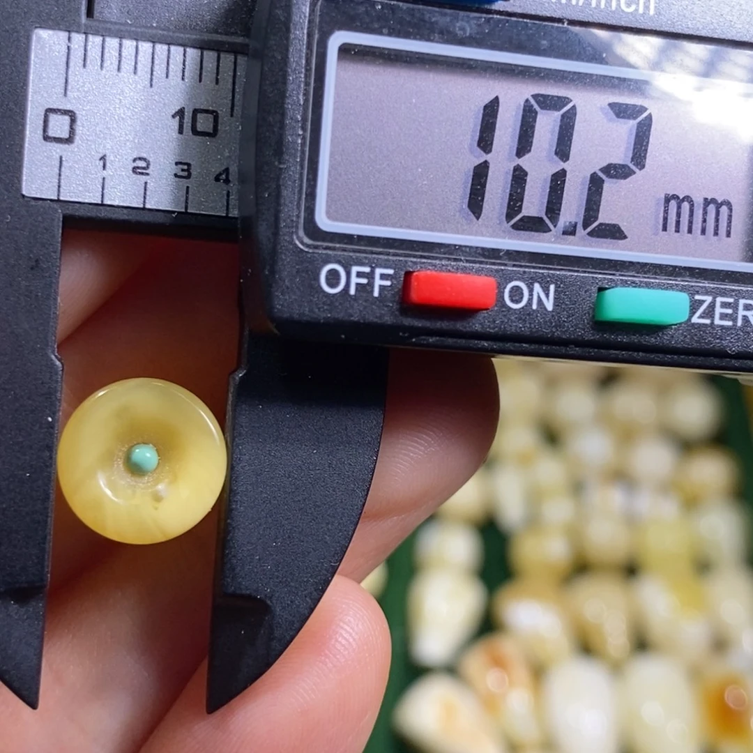 蜜蜡未镶嵌裸石配饰