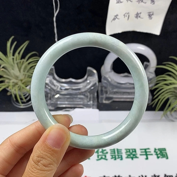 翡翠未镶嵌手镯45号。 58.8圈