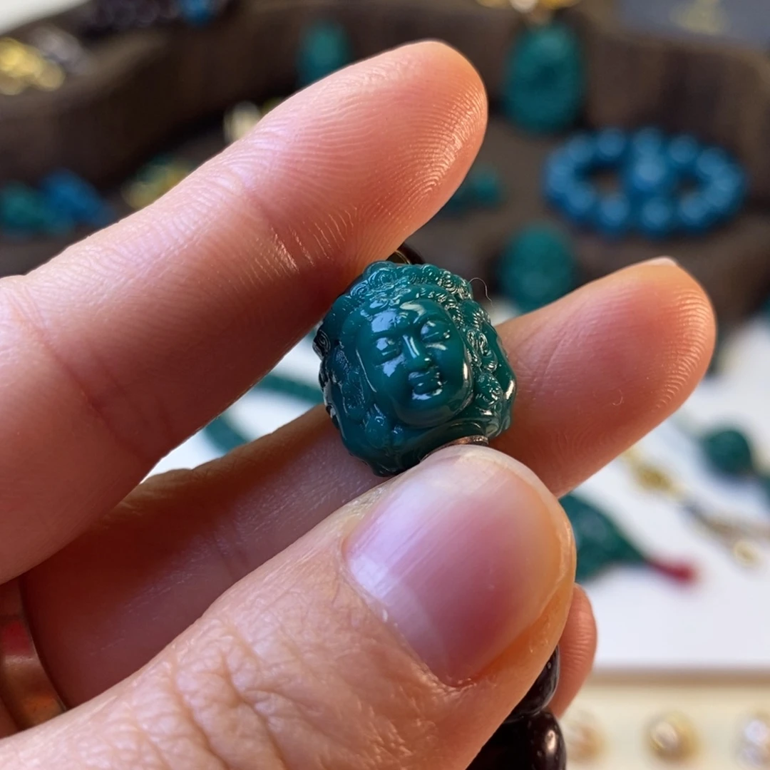 颈饰琉璃地狱色14mm三世佛