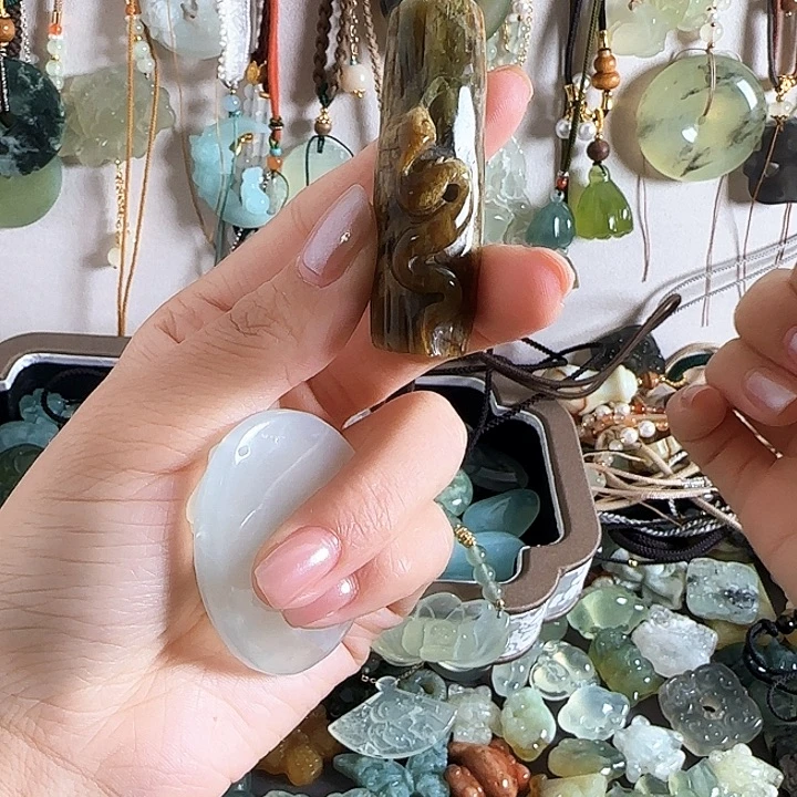 蛇纹石玉合金颈饰