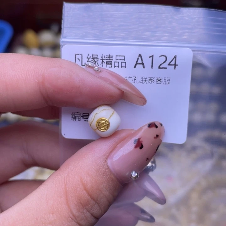 琥珀未镶嵌裸石琥珀
