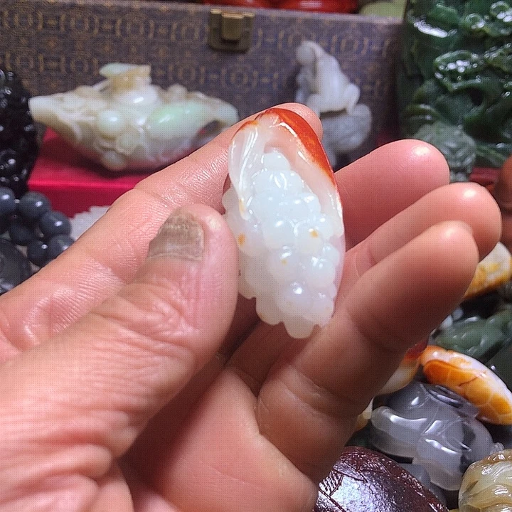 颈饰未镶嵌和田玉（白玉）