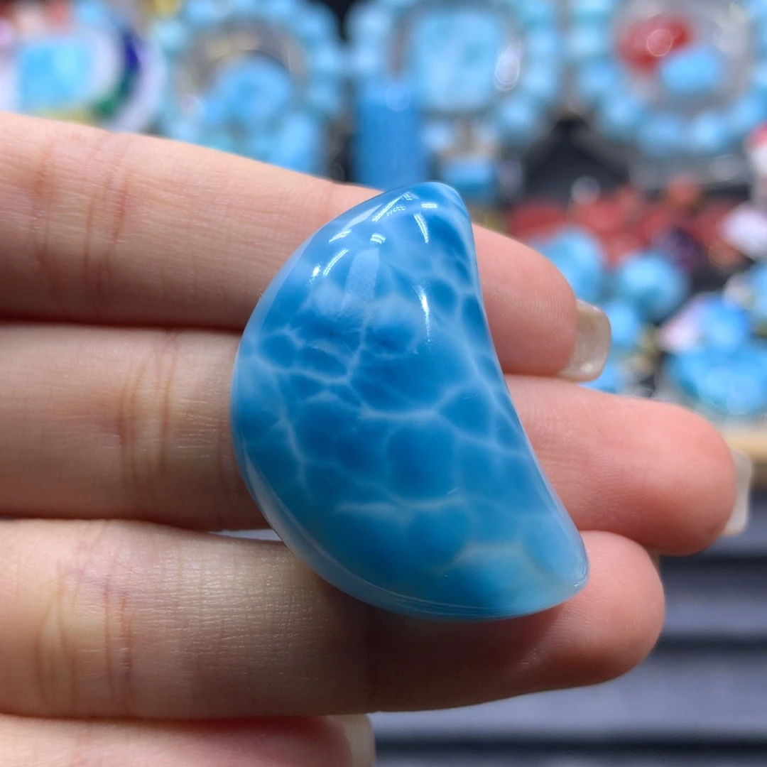 针钠钙石（海纹石）未镶嵌颈饰