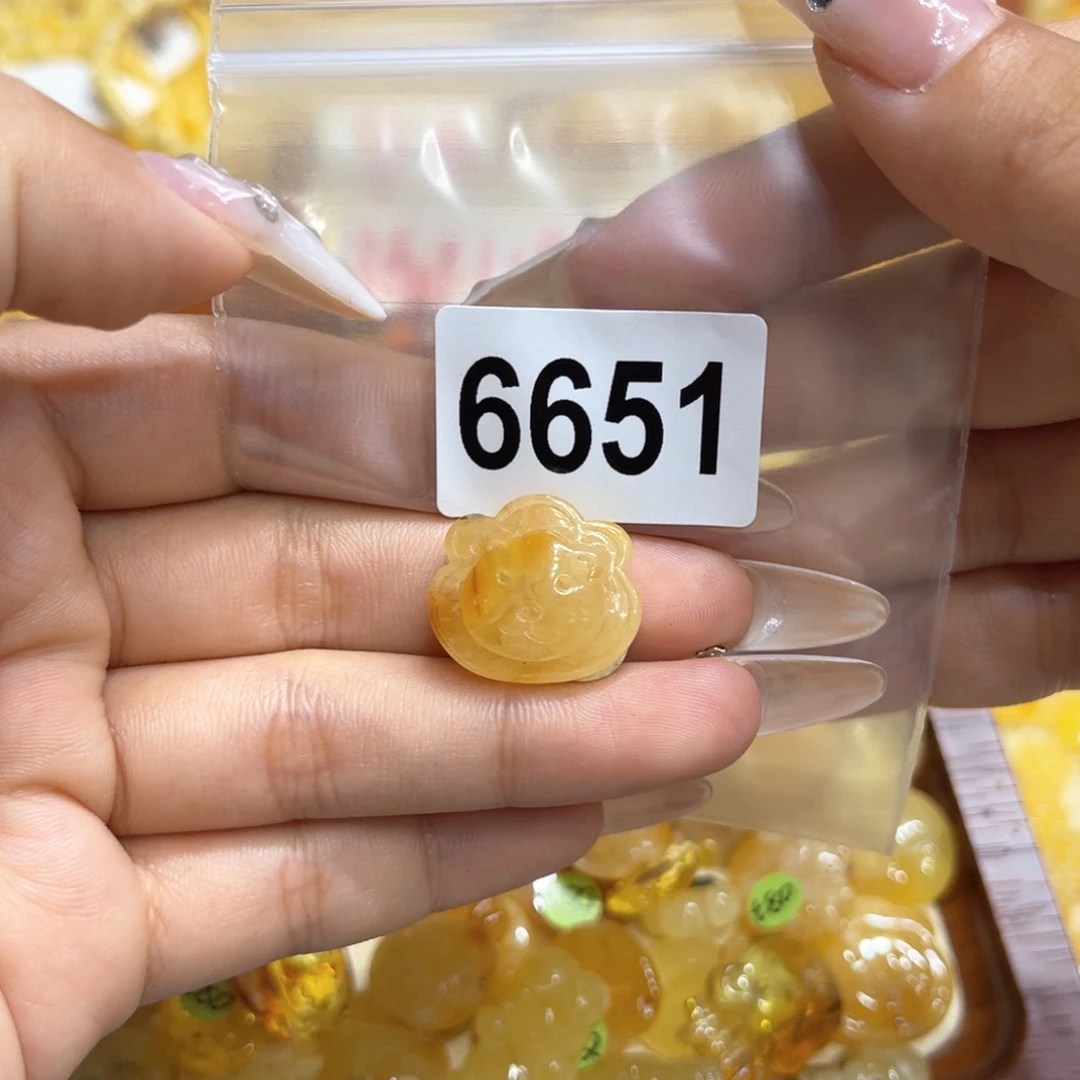 未镶嵌琥珀珠宝奇石