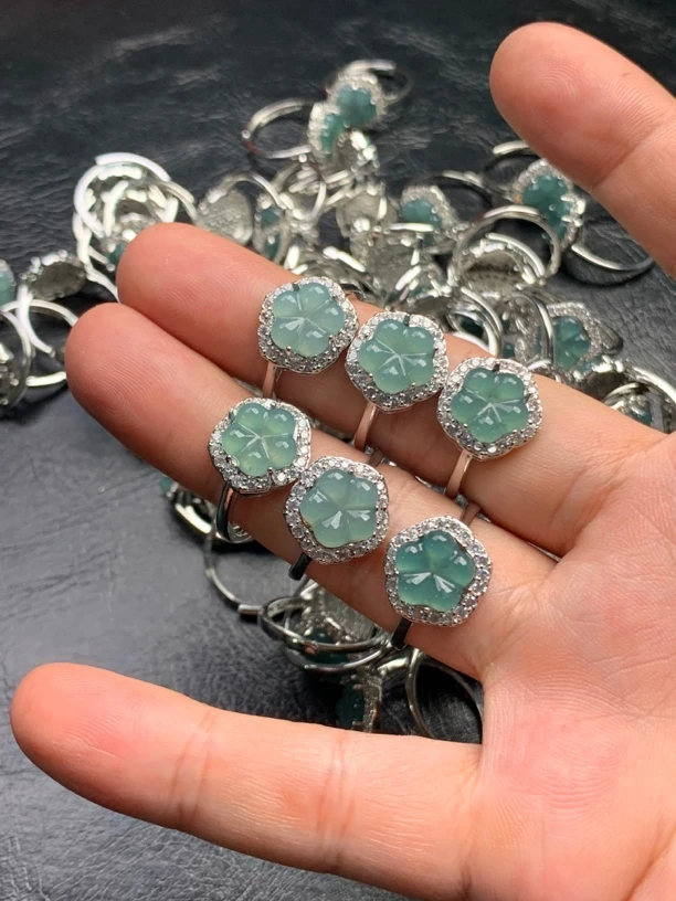 在逃校花戒指天然A货翡翠花花戒指(多样性发其一)