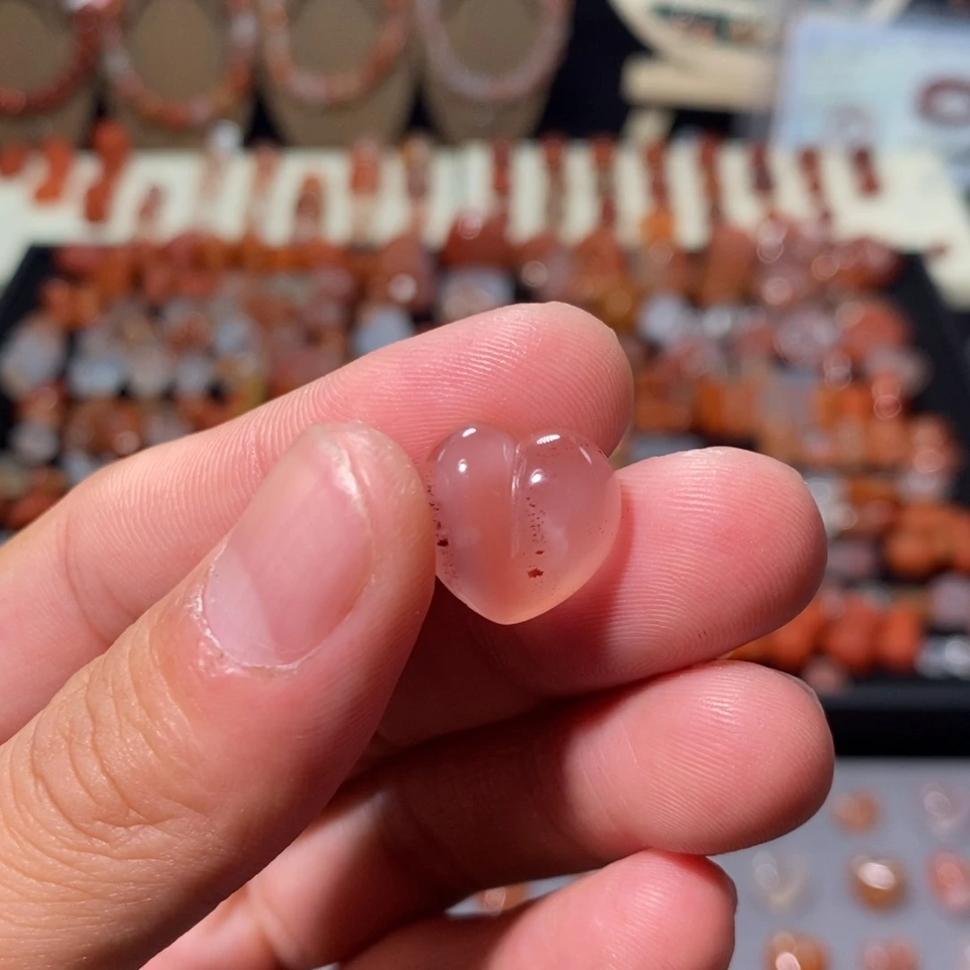 南红玛瑙冰飘未镶嵌屁桃1