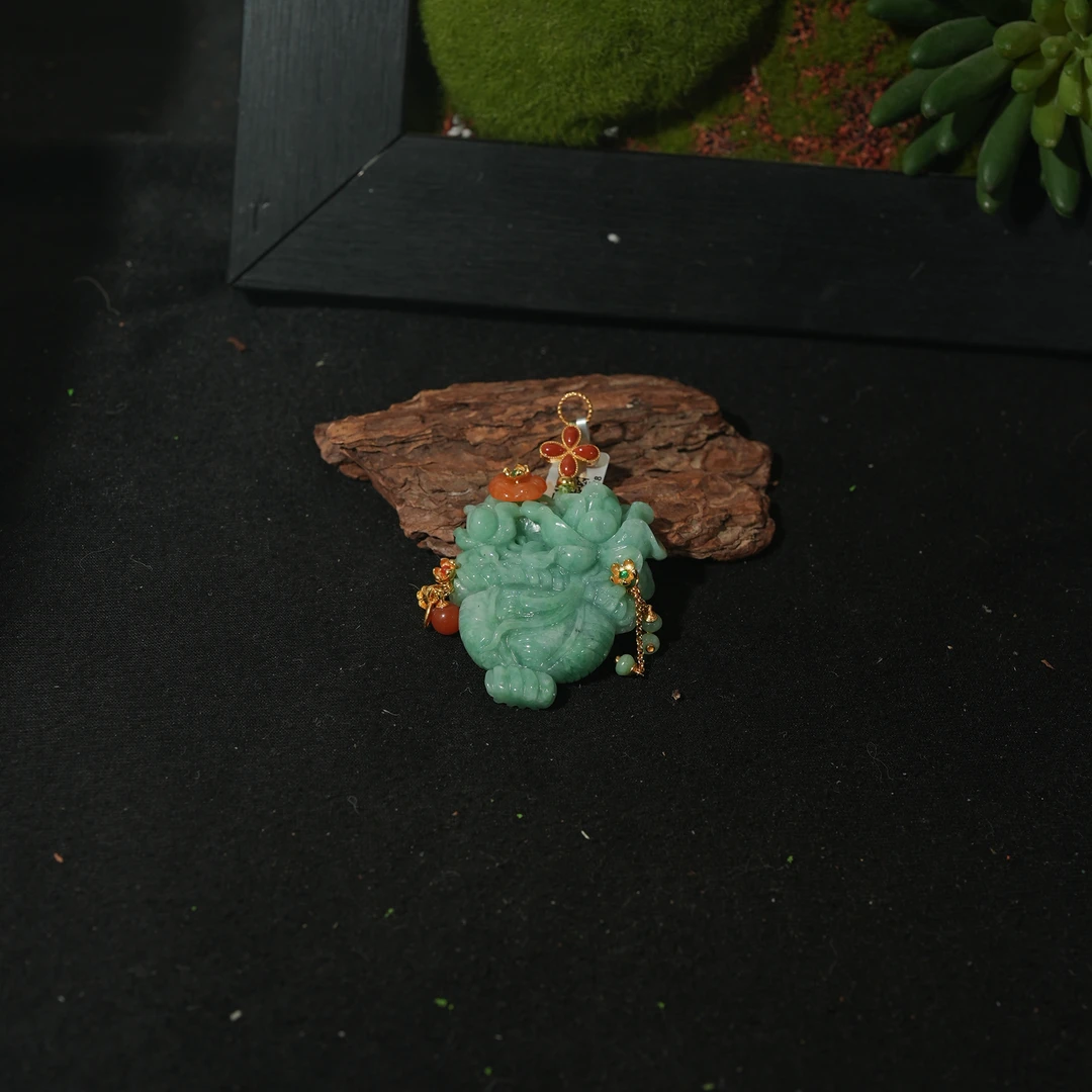 12.13香港王老板-翡翠吊坠k1147