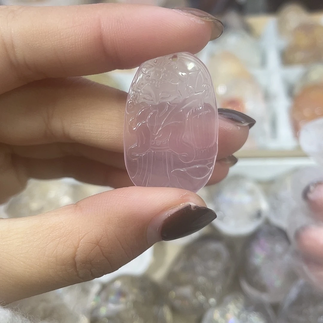 颈饰未镶嵌水晶颈饰未镶嵌的水晶