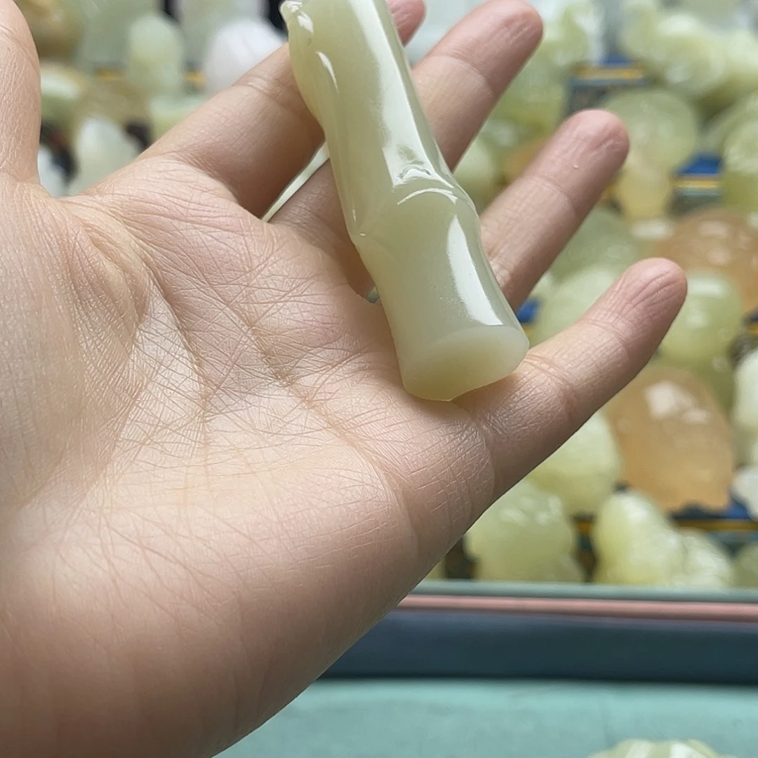 大***郭玉天然桌面小摆件