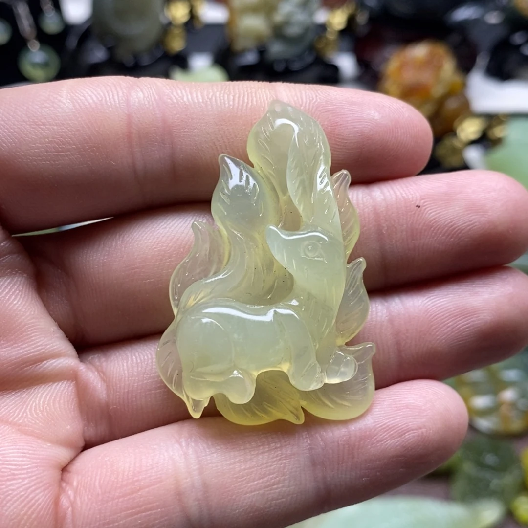 岫玉九尾狐吊坠未镶嵌