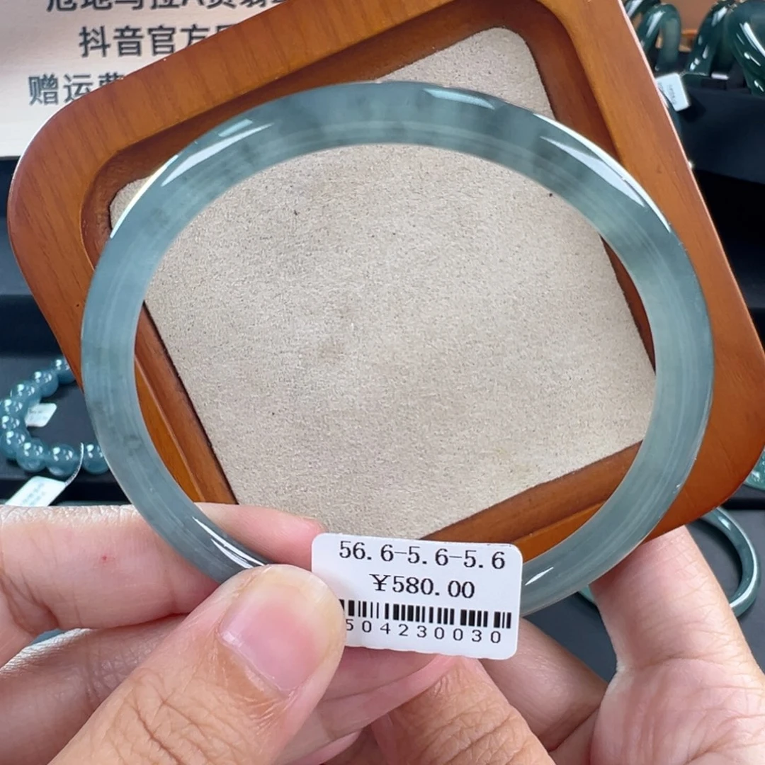 翡翠手镯未镶嵌手镯