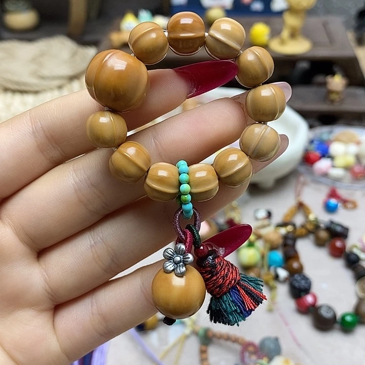 猴头核桃把件鲨鱼背素圈提溜