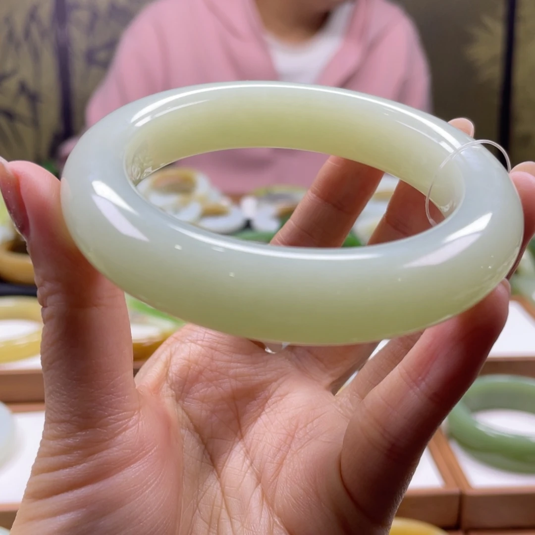 和田玉未镶嵌手镯58圈