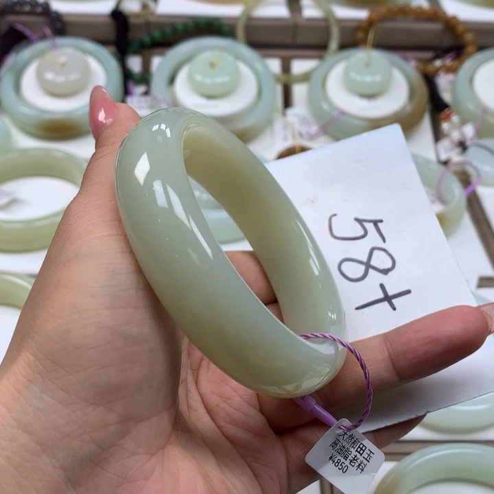 未镶嵌手镯和田玉