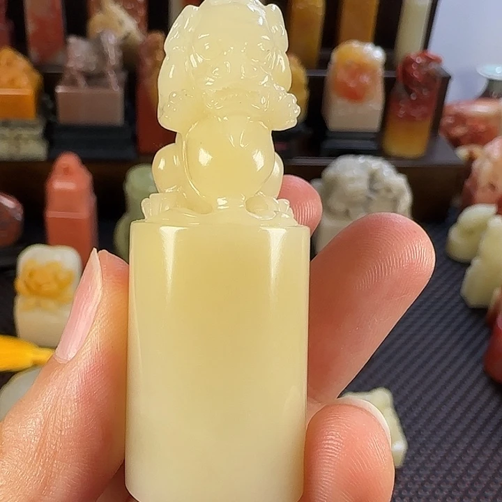 寿山石印石寿山芙蓉石狮子戏球印章