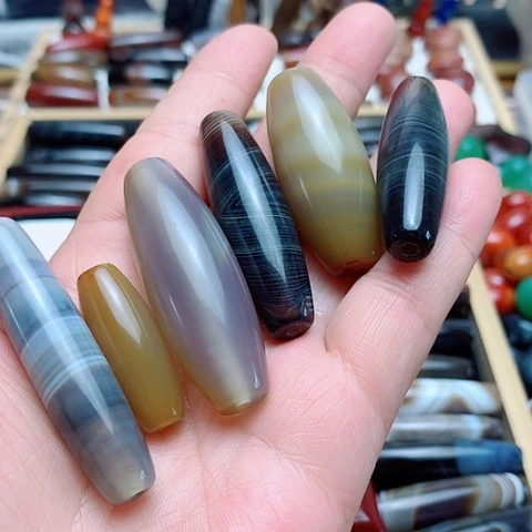 来***个玛瑙/玉髓颈饰合金