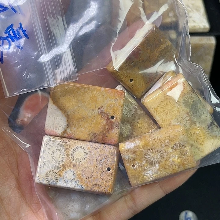 硅化珊瑚（珊瑚玉）珠宝金石合金大*爱