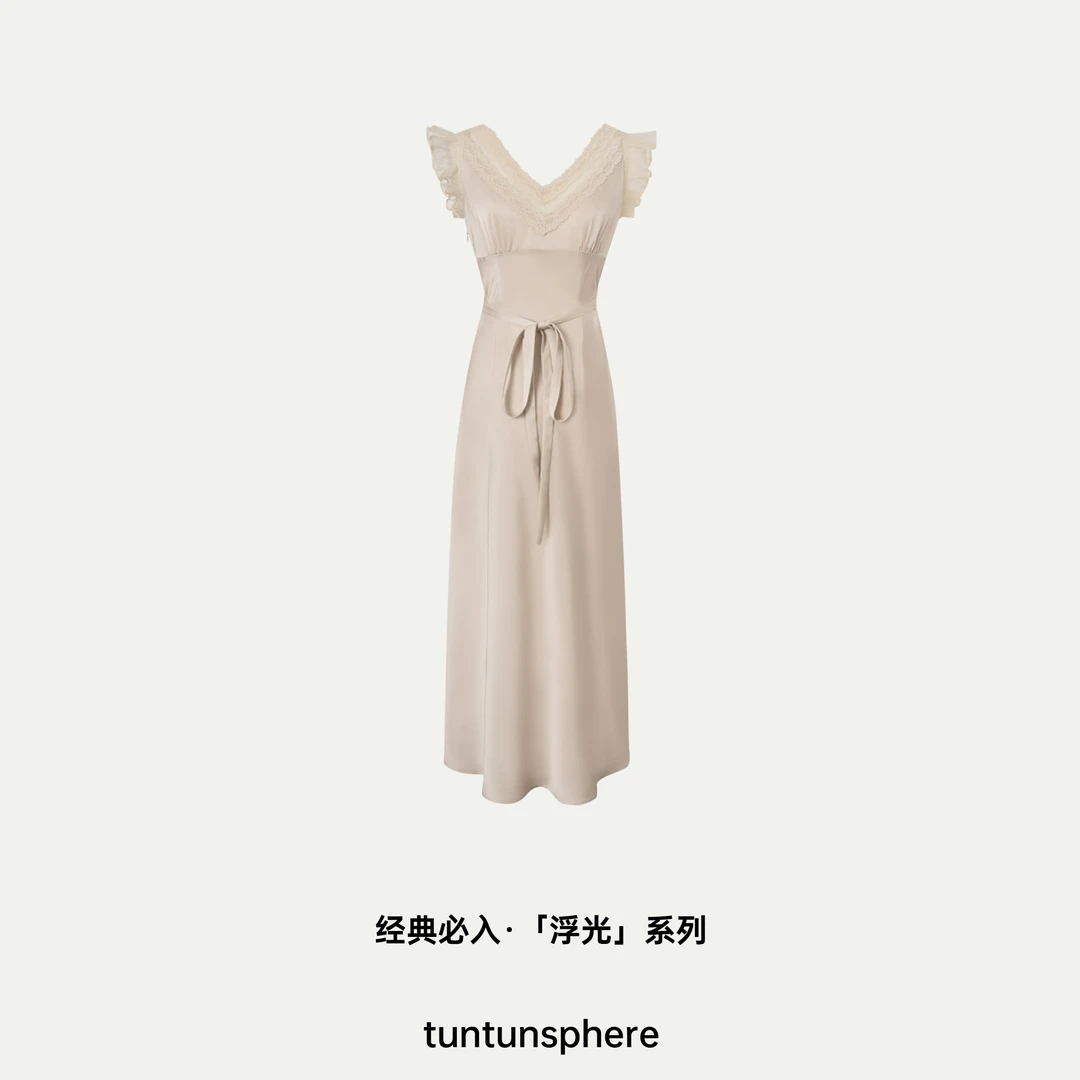 【坨坨耶】6/29 香槟浮光 蕾丝拼接缎面小飞袖连衣裙