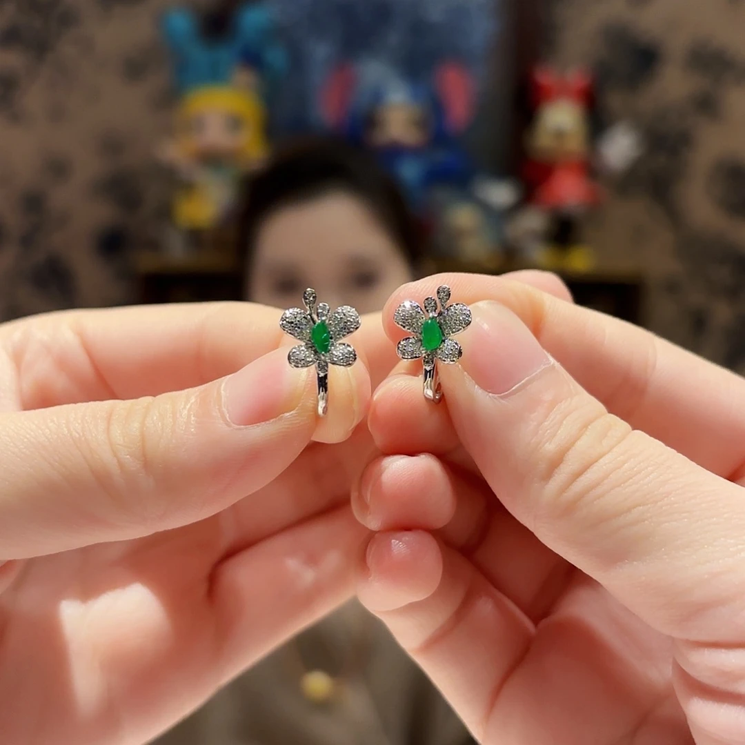 18K金镶嵌翡翠耳饰