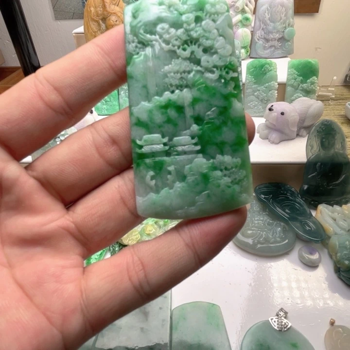 纯***真翡翠未镶嵌颈饰翡翠