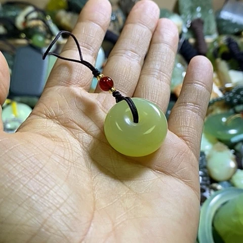 岫玉未镶嵌手机挂件多样性发货