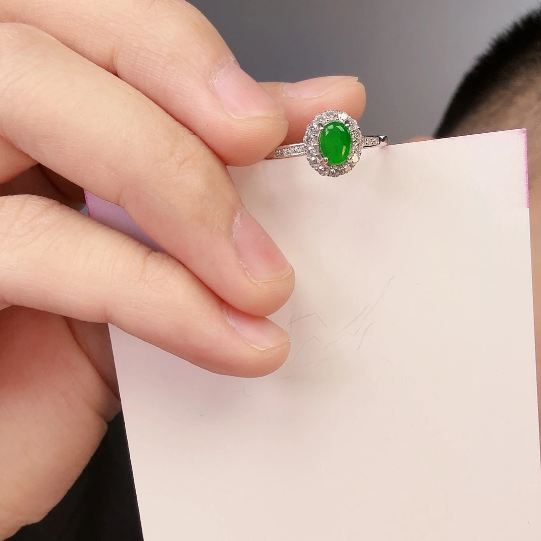 翡翠颈饰未镶嵌一件