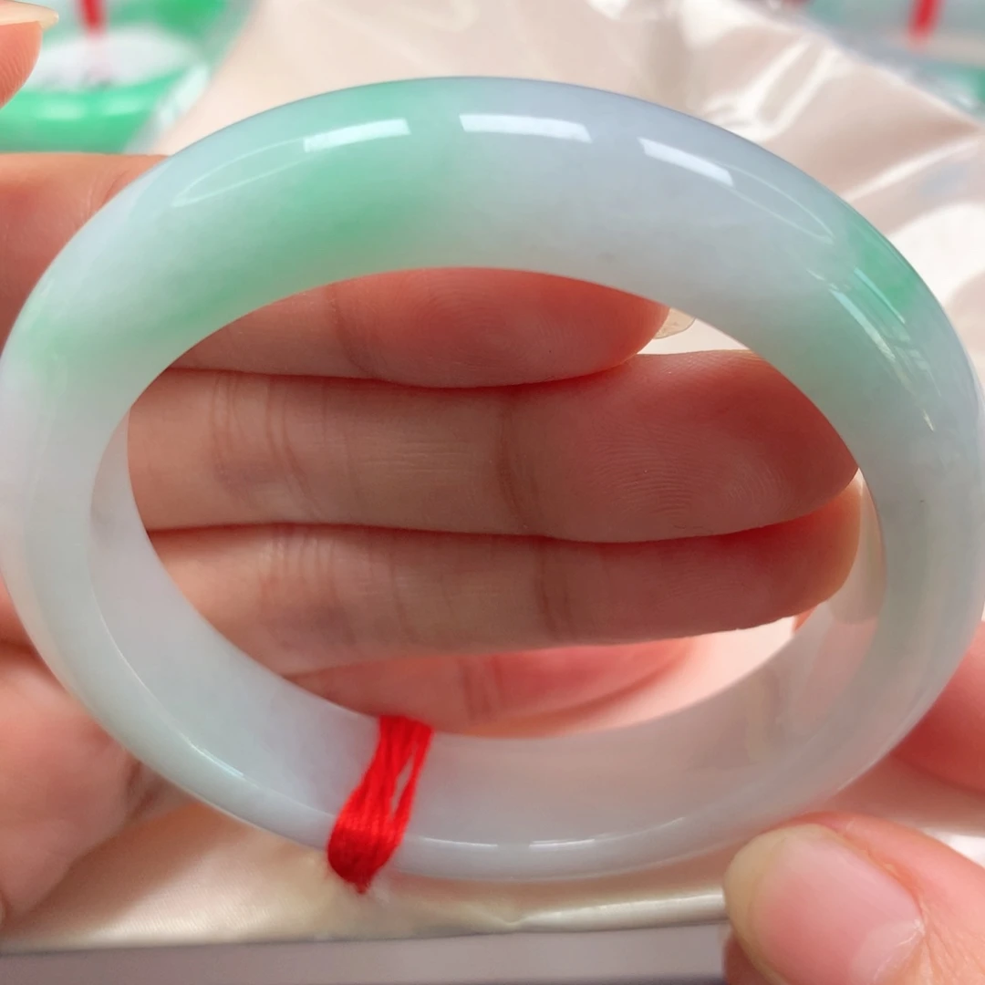 翡翠未镶嵌手镯白底青福利