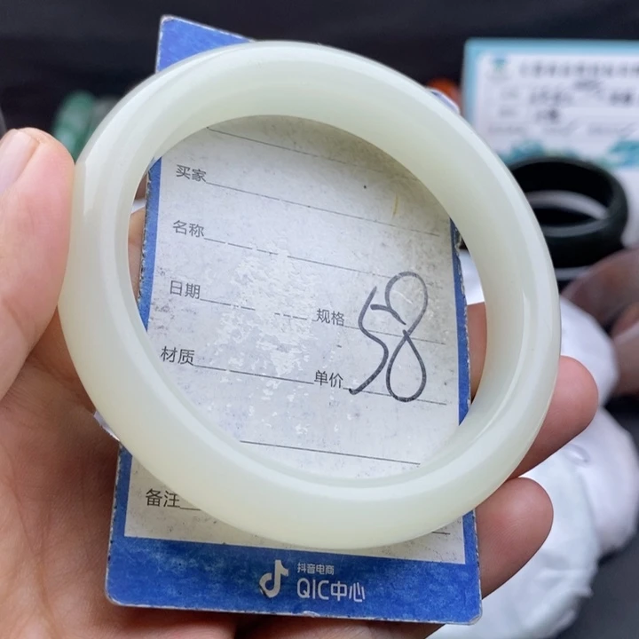 未镶嵌手镯石英质玉