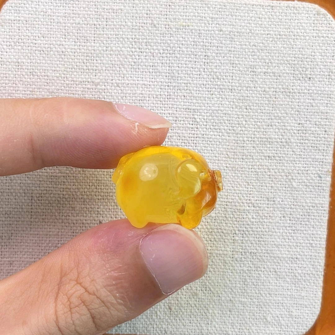琥珀未镶嵌裸石金猪